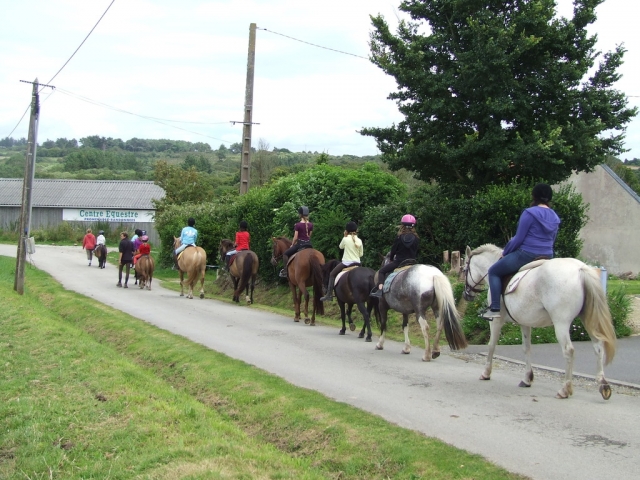 Equestrian ride with the center of Roscanvel 